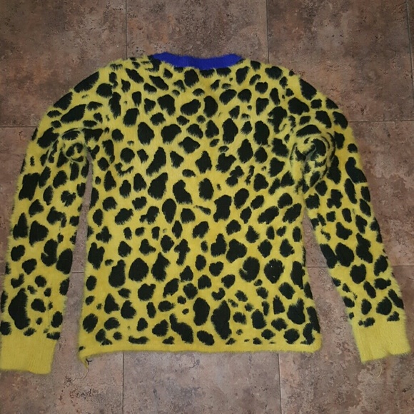 Sweater top size small - Picture 4 of 5